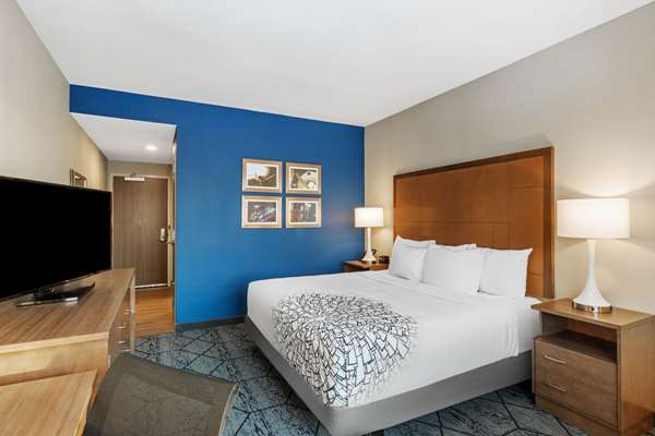  - La Quinta Inn & Suites Beacon Hill Kansas City