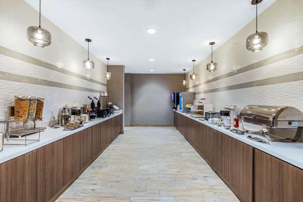  - La Quinta Inn & Suites Beacon Hill Kansas City