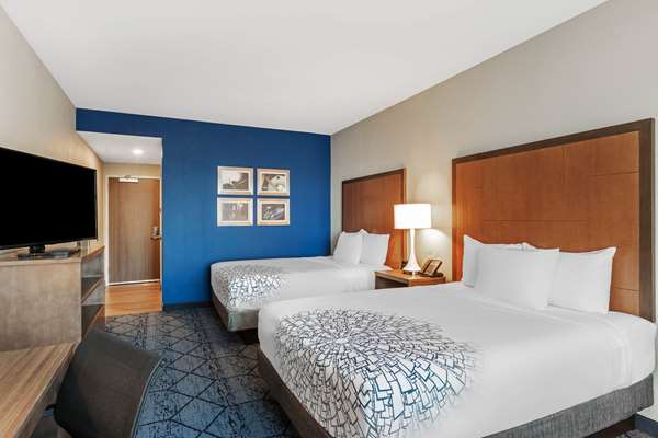  - La Quinta Inn & Suites Beacon Hill Kansas City