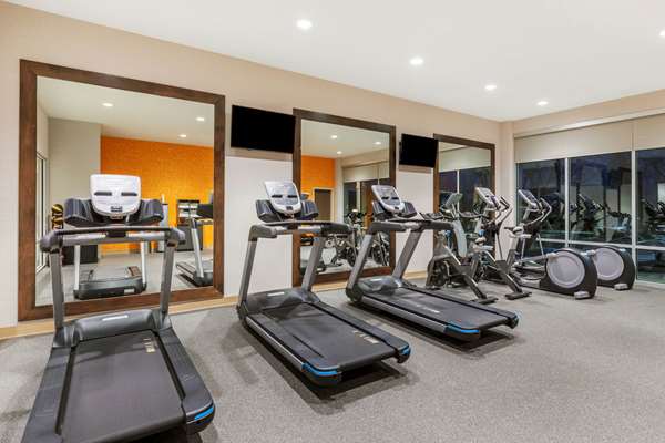 Fitness/ Exercise Room - La Quinta Inn & Suites Beacon Hill Kansas City
