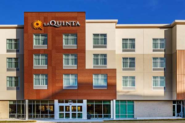 Exterior view - La Quinta Inn & Suites Beacon Hill Kansas City