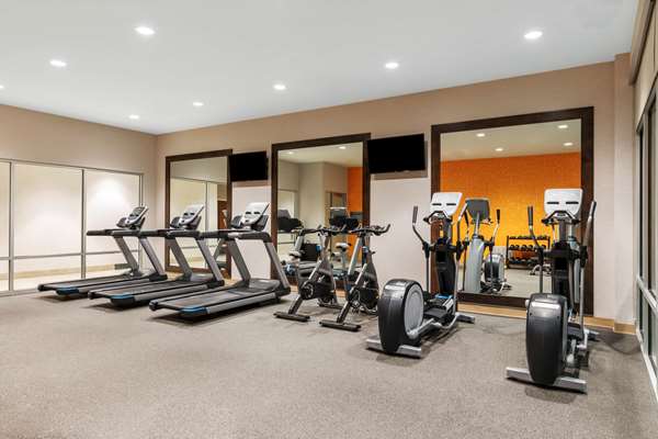 Fitness/ Exercise Room - La Quinta Inn & Suites Beacon Hill Kansas City