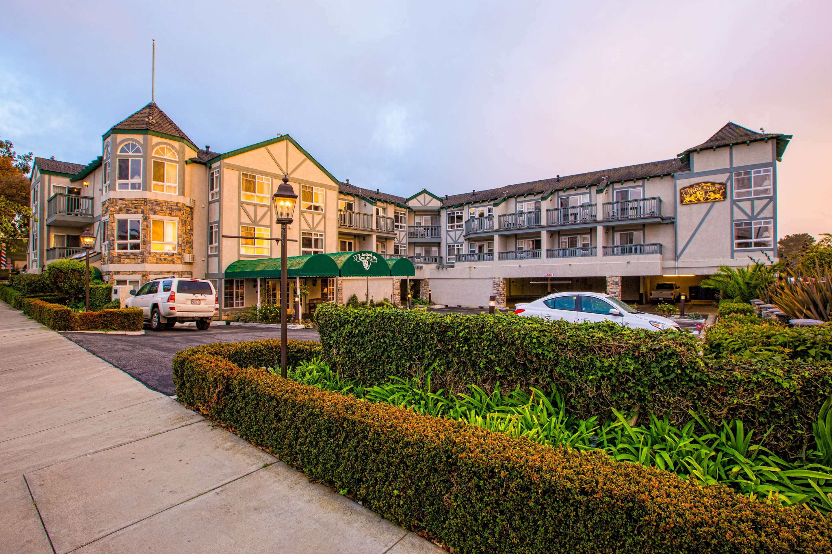 Exterior Ascot