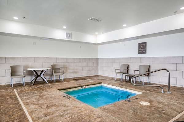Pool - Comfort Inn Bonner Springs - I-70, Exit 224