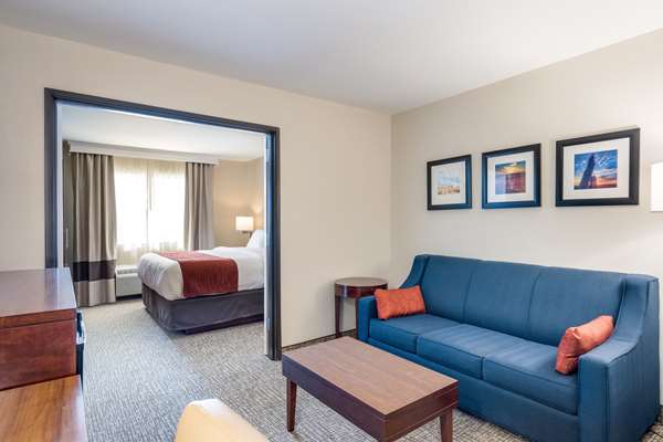 Suite - Comfort Inn Bonner Springs - I-70, Exit 224