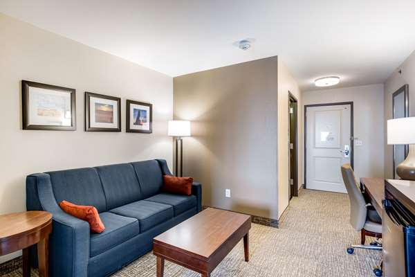 Suite - Comfort Inn Bonner Springs - I-70, Exit 224