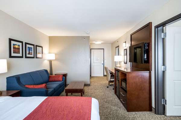 Suite - Comfort Inn Bonner Springs - I-70, Exit 224