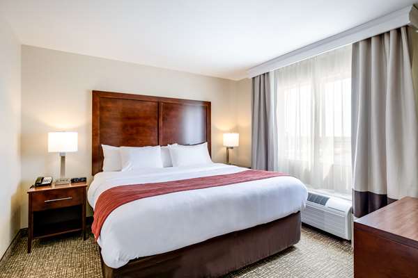 Suite - Comfort Inn Bonner Springs - I-70, Exit 224