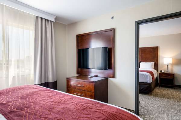 Suite - Comfort Inn Bonner Springs - I-70, Exit 224