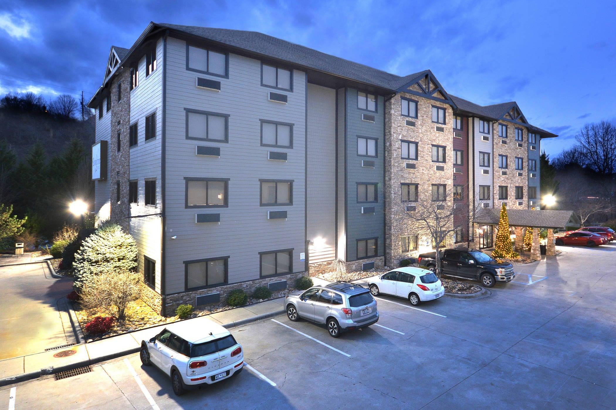 Hotel exterior | Brookstone Lodge near Biltmore Village, Ascend Hotel Collection