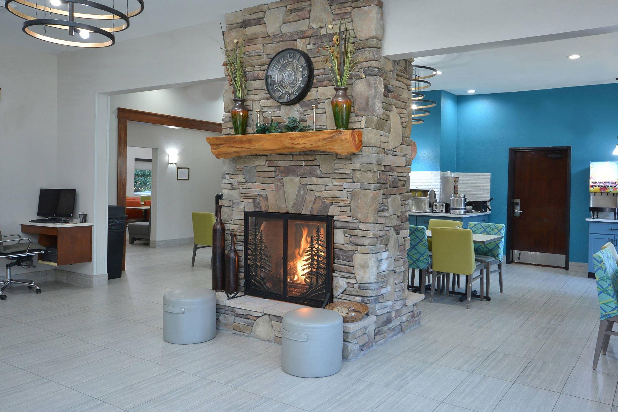 Fireplace | Brookstone Lodge near Biltmore Village, Ascend Hotel Collection