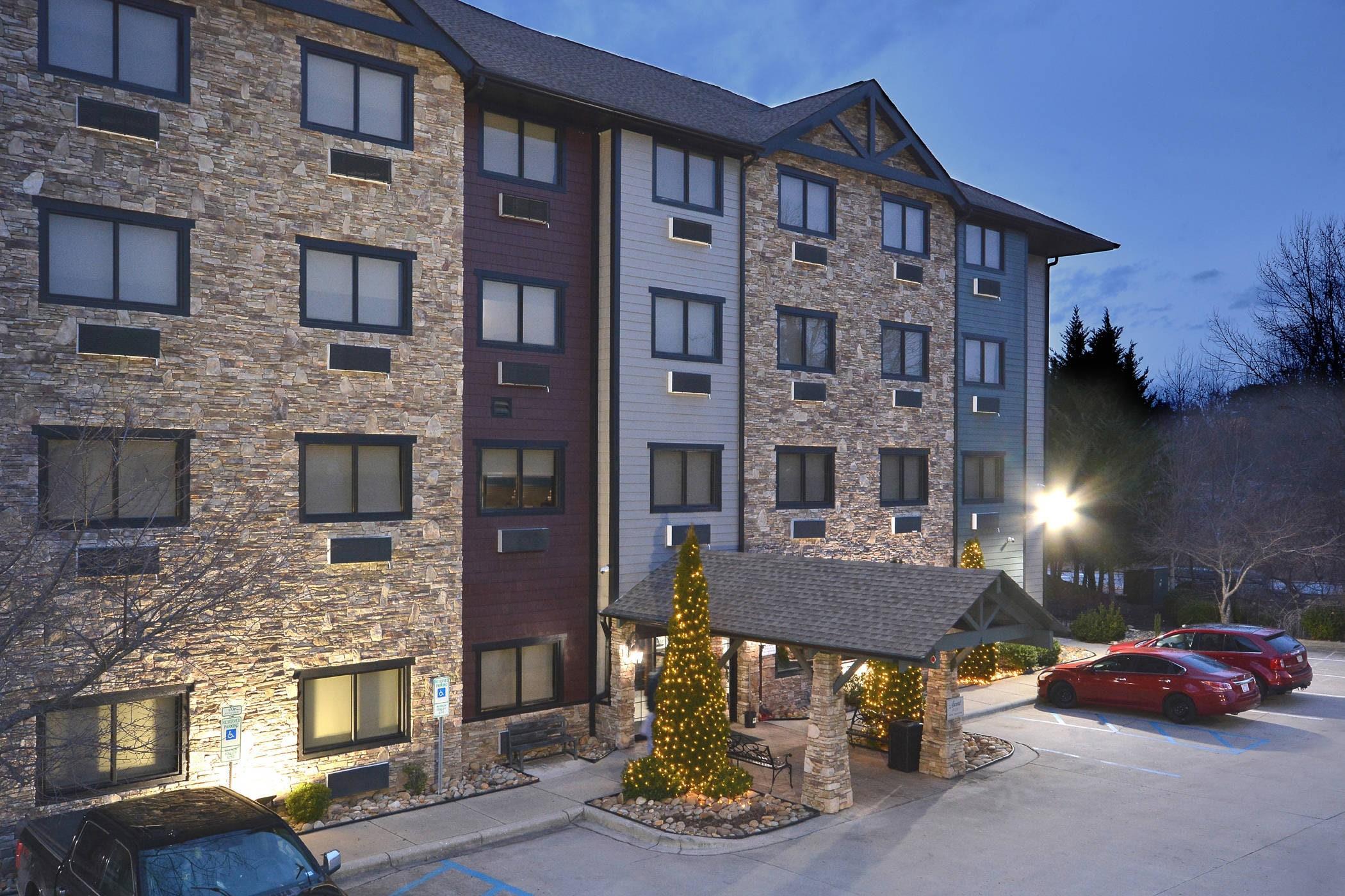Hotel exterior | Brookstone Lodge near Biltmore Village, Ascend Hotel Collection
