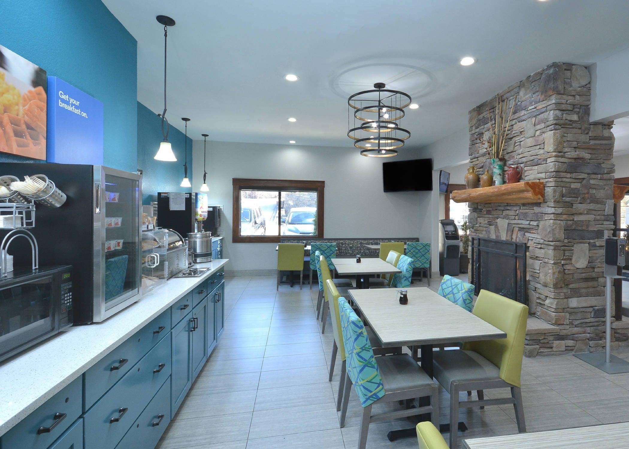 Breakfast area | Brookstone Lodge near Biltmore Village, Ascend Hotel Collection