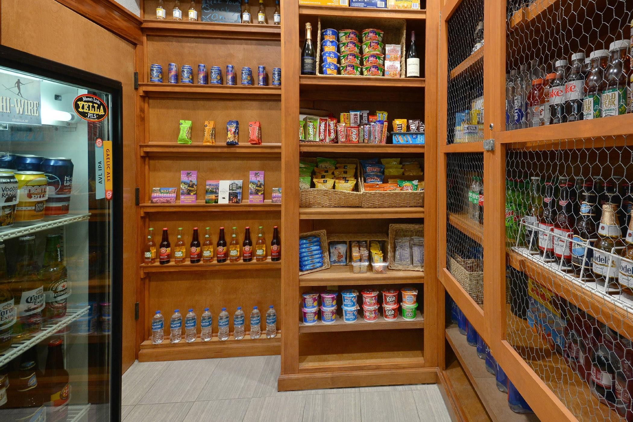 Hotel gift shop | Brookstone Lodge near Biltmore Village, Ascend Hotel Collection