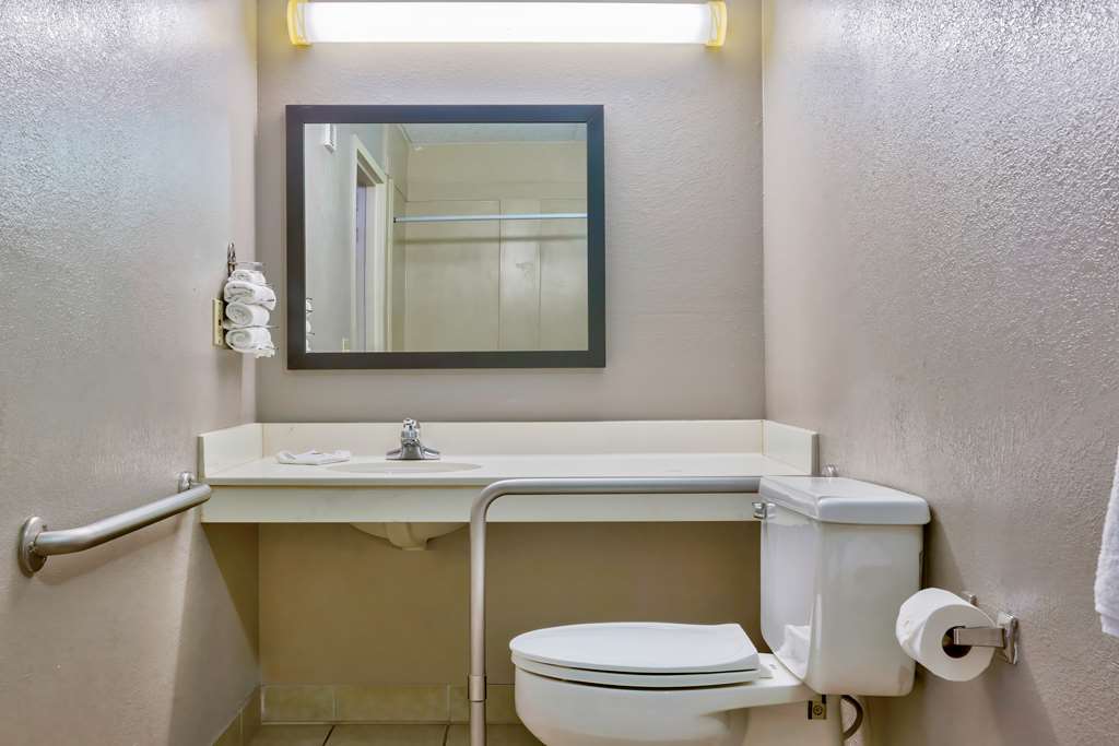 MOTEL 6 MORGANTOWN WV-guestroom-Guest Room,Bathroom,Accessibility,On-Site.jpg