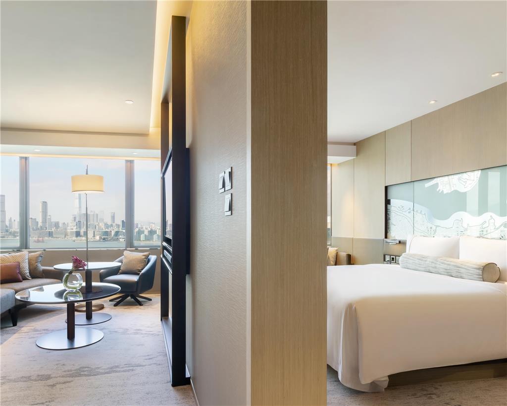 HYATT CENTRIC VICTORIA HBR HK-guestroom-Guest Room,Suite,On-Site.jpg