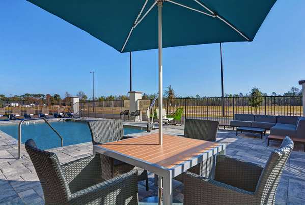 Pool - Hampton Inn & Suites Middleburg