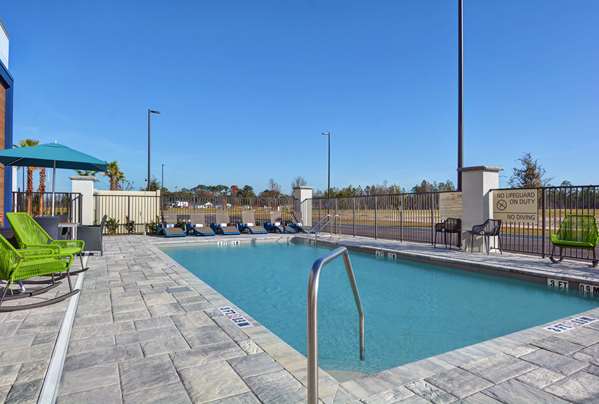 Pool - Hampton Inn & Suites Middleburg