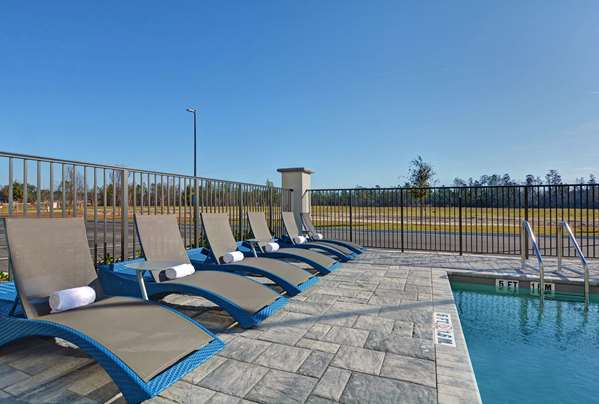 Pool - Hampton Inn & Suites Middleburg