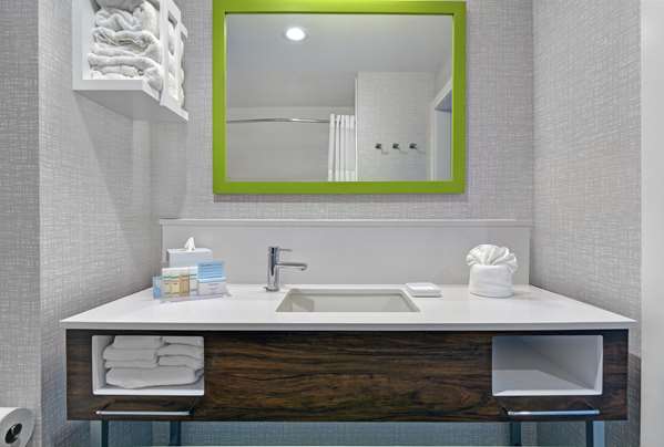  - Hampton Inn & Suites Middleburg