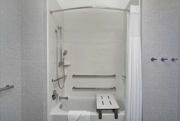  - Hampton Inn & Suites Middleburg