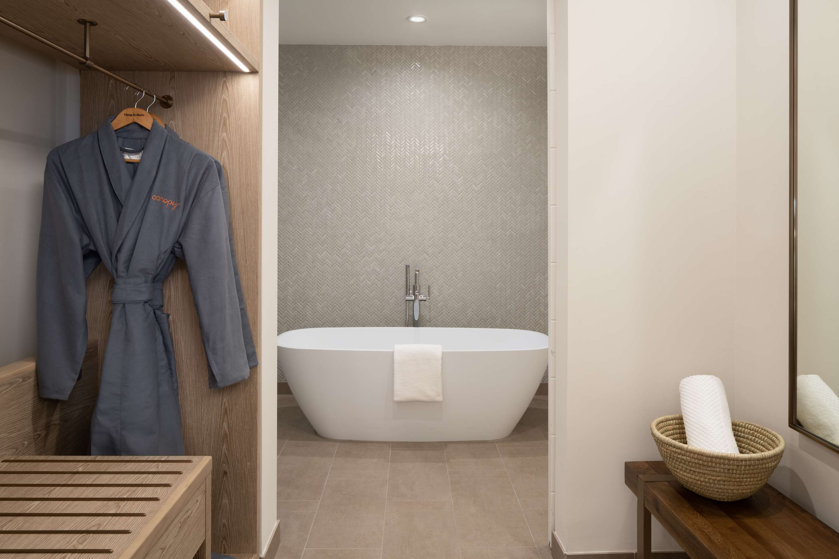 Guest room bath