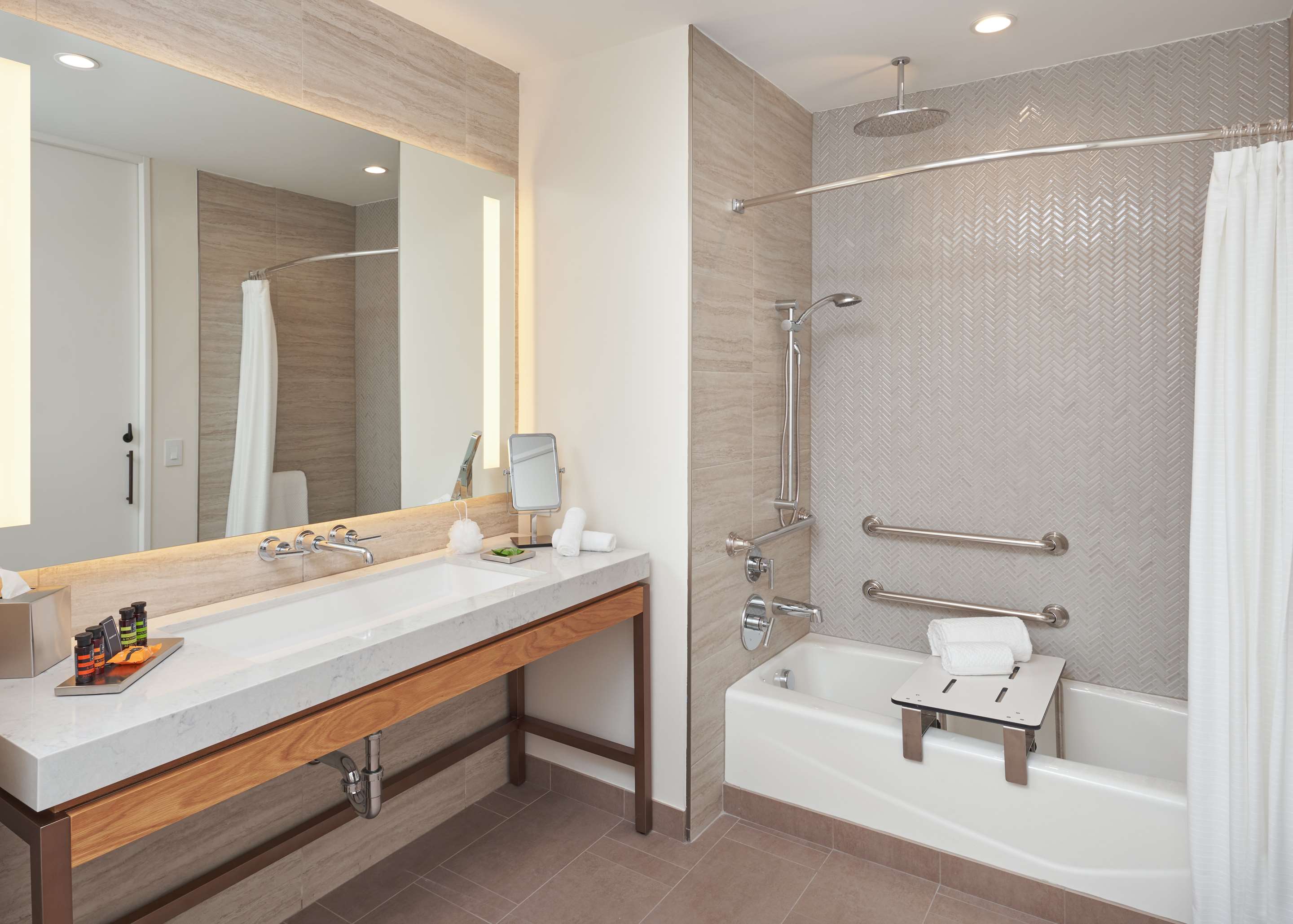 Guest room bath