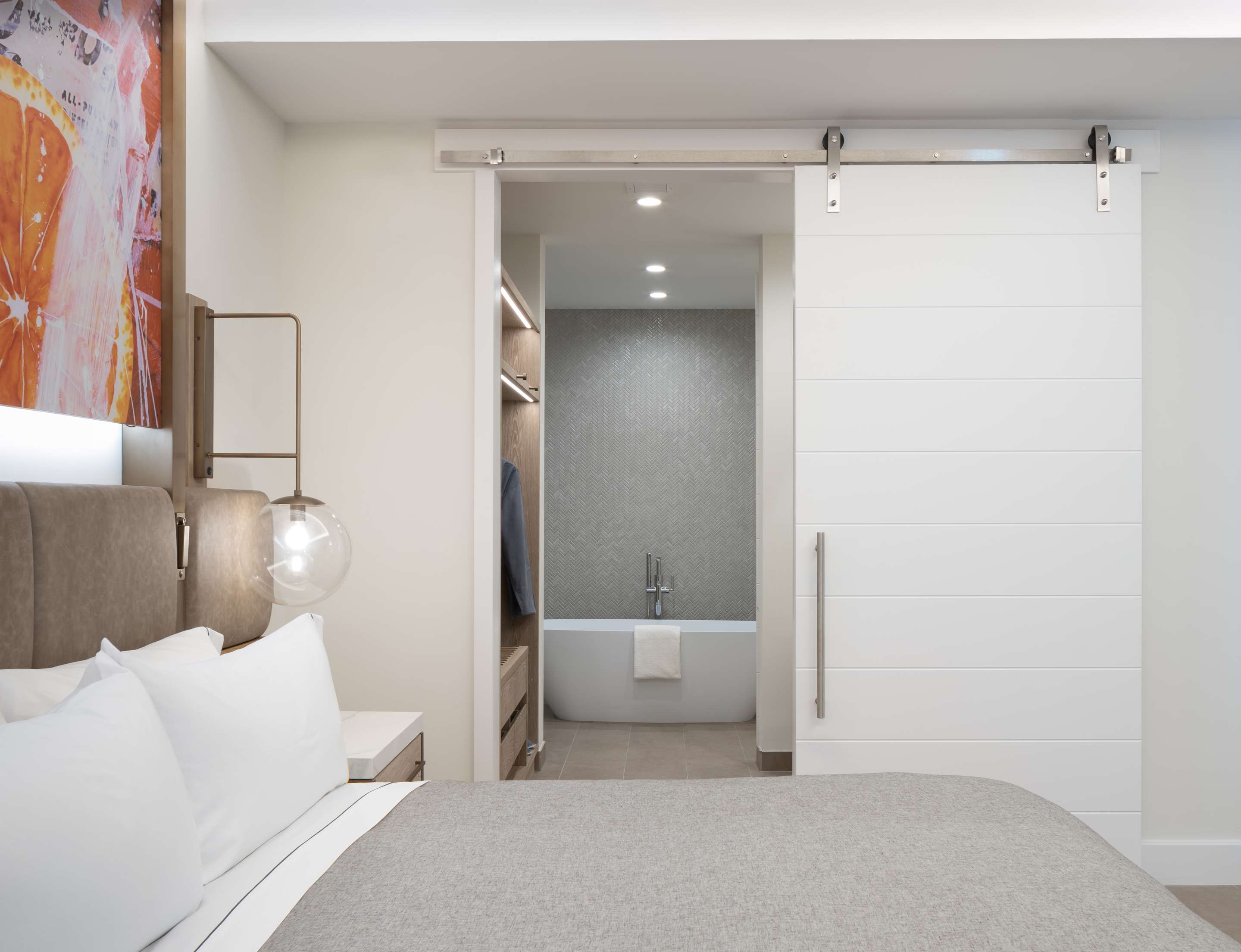 Guest room bath