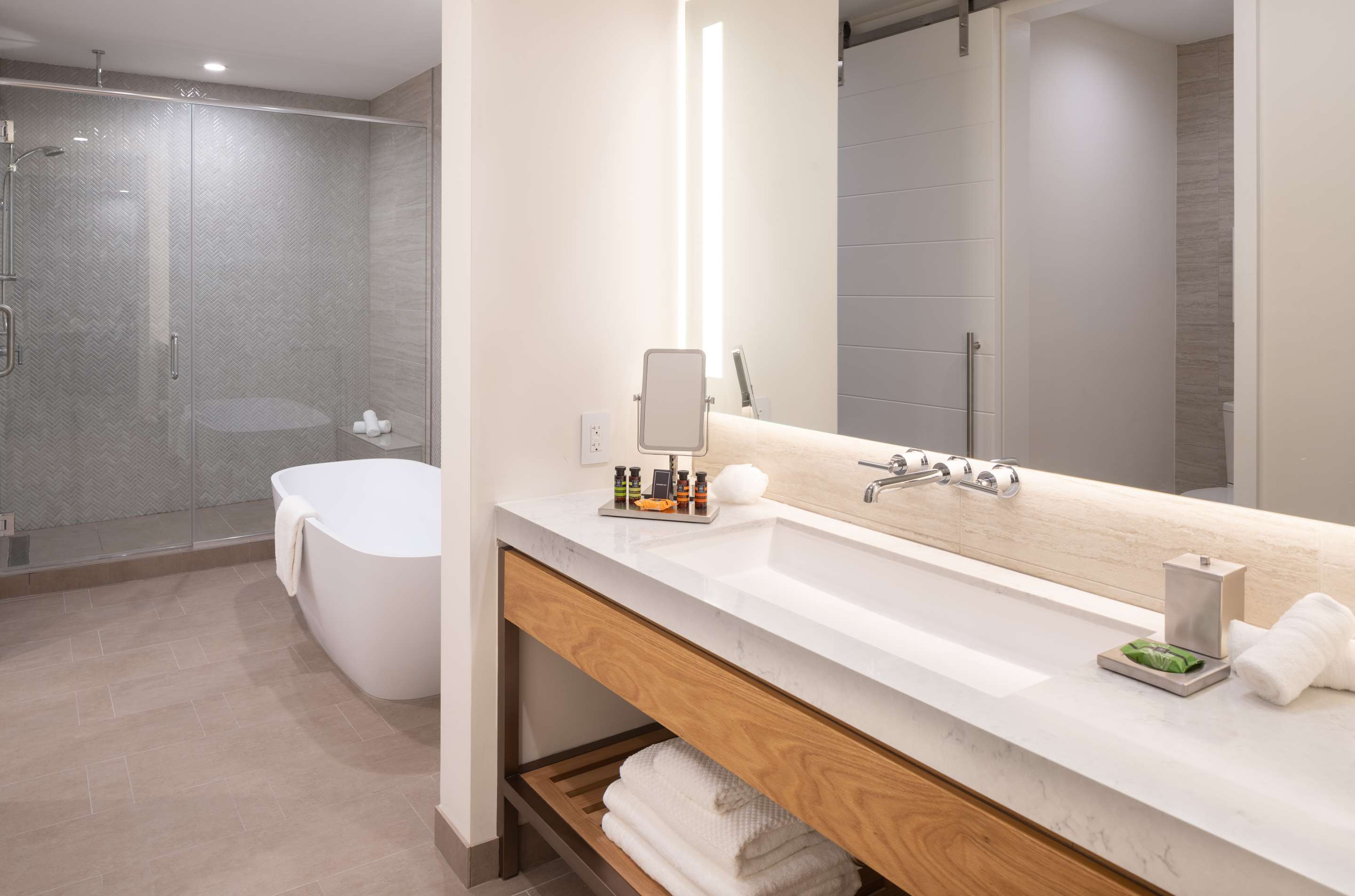 Guest room bath