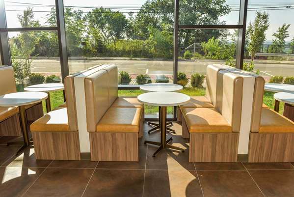 Restaurant - Wyndham Garden Hotel Secaucus North Bergen