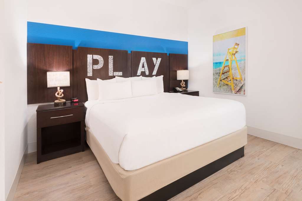 SIRATA BEACH RESORT ST. PETE BEACH-guestroom-Guest Room,Suite,On-Site.jpg