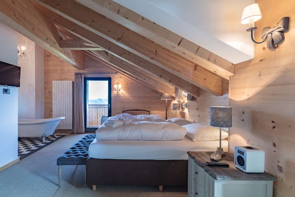 TOP RINDERBERG SWISS ALPINE LODGE-guestroom-Guest Room,Suite,On-Site.jpg