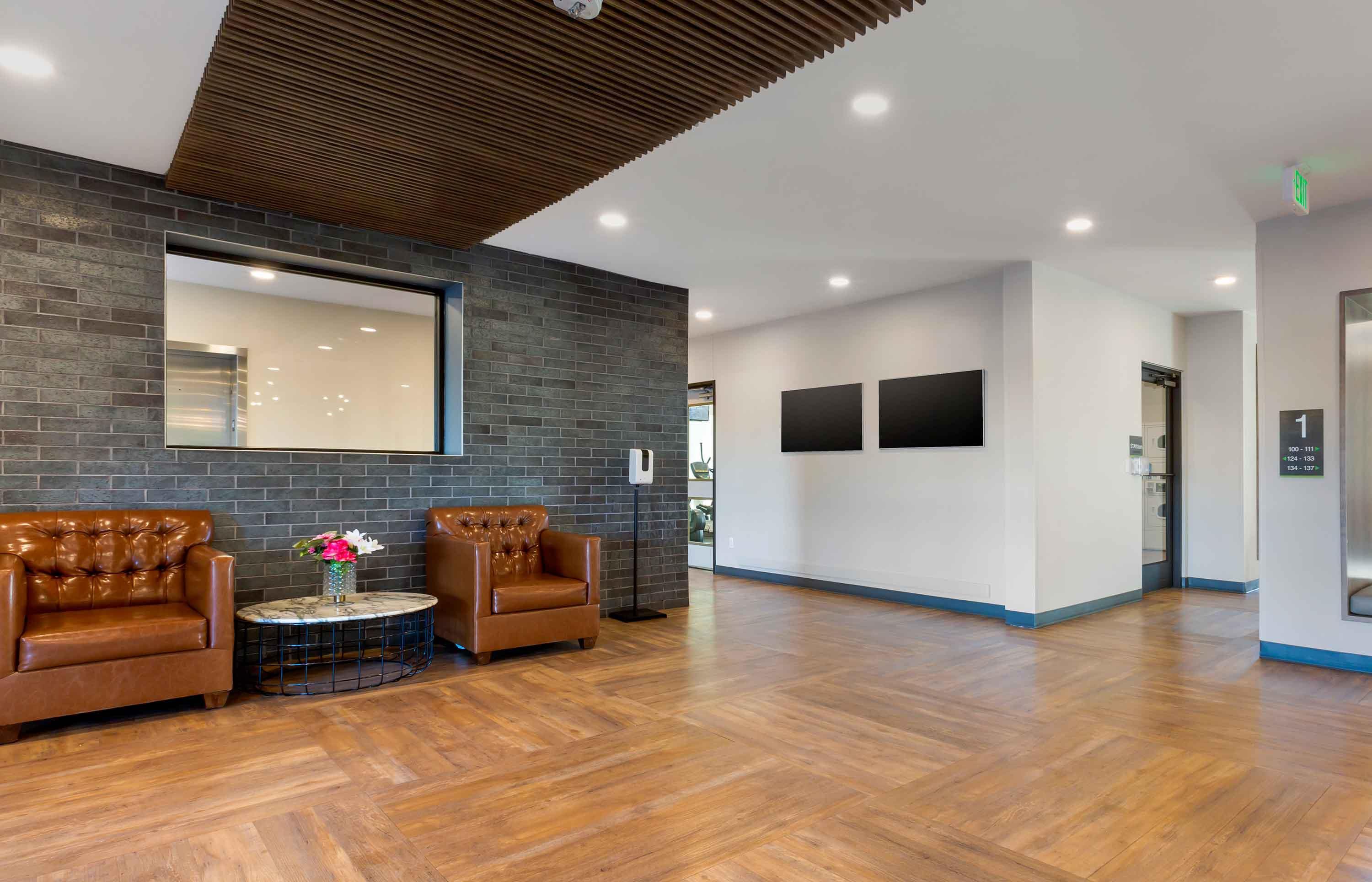 Lobby and Guest Check-in | Extended Stay America Premier Suites - Phoenix - Chandler - Downtown