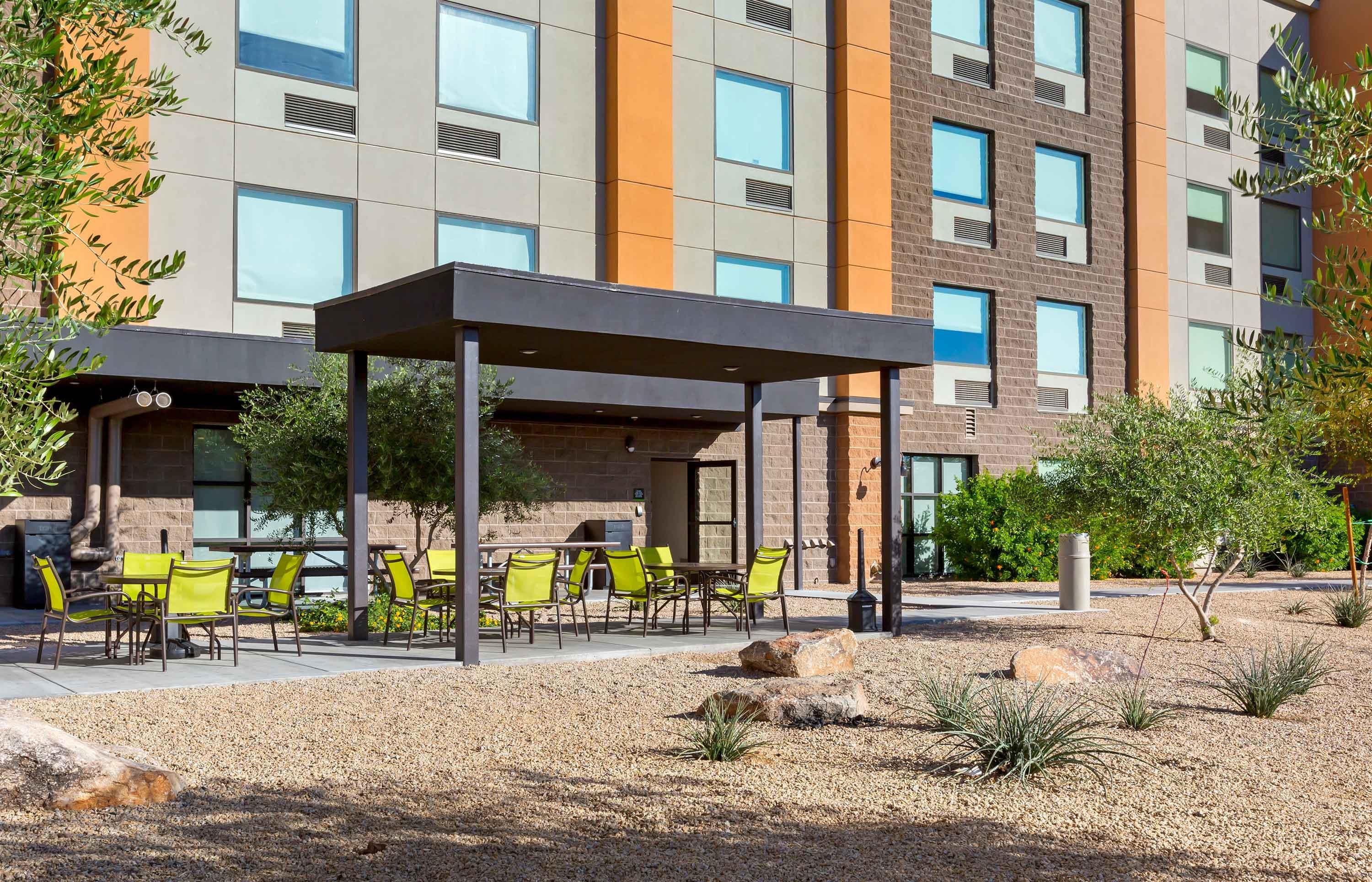 Picnic Area | Extended Stay America Premier Suites - Phoenix - Chandler - Downtown