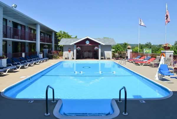 Pool - Ramada Hotel Branson