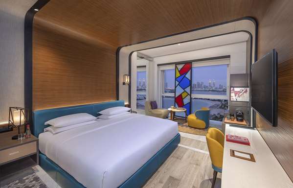 1 King Bed Sea View