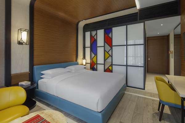 1 KING BED