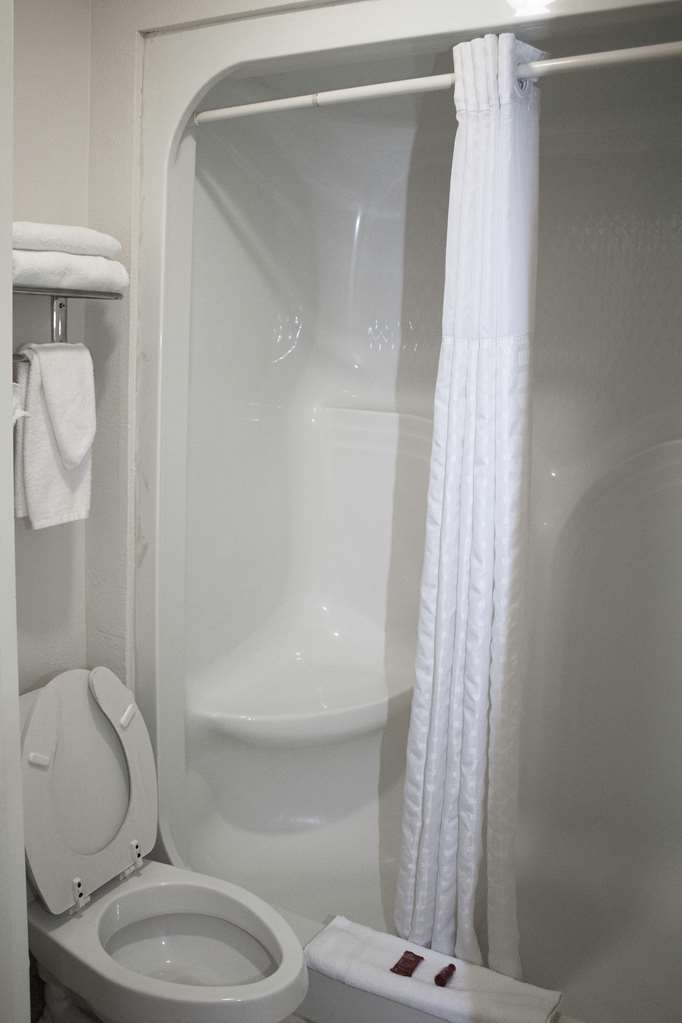 SureStay by Best Western North Myrtle Beach-guestroom-Guest Room,Bathroom,On-Site.jpg