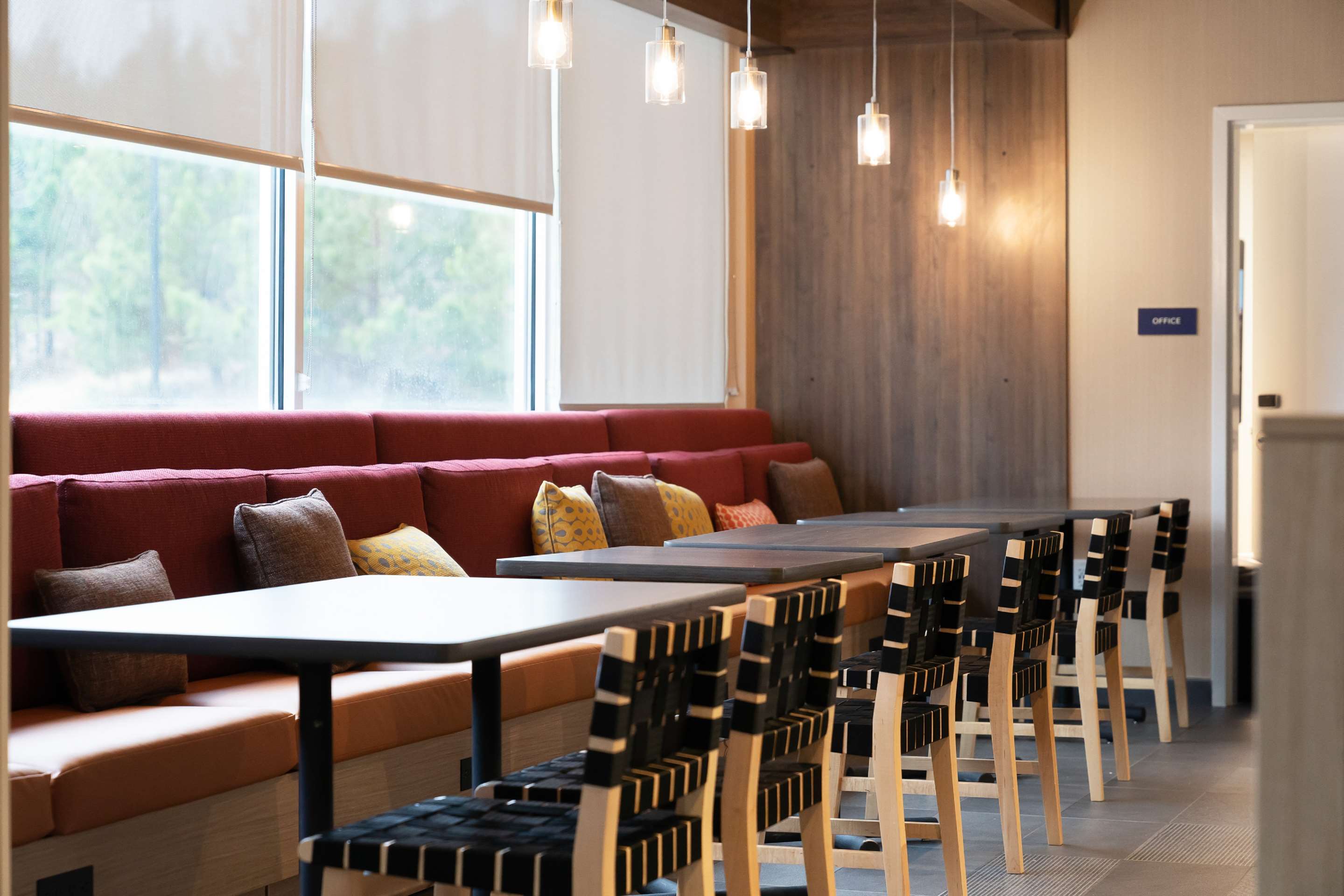 Breakfast Area | Tru By Hilton Greensboro Lake Oconee