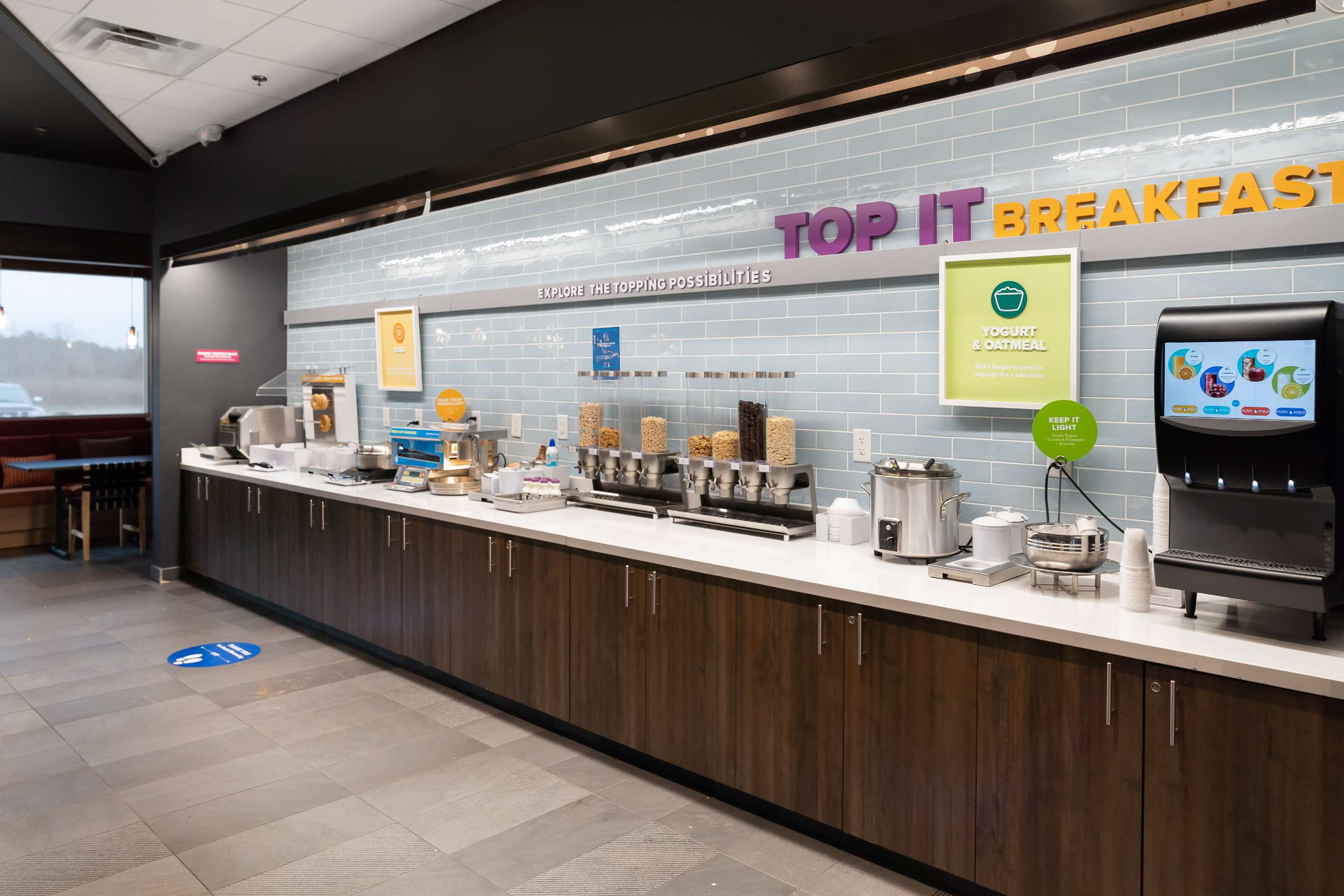 Breakfast Area | Tru By Hilton Greensboro Lake Oconee