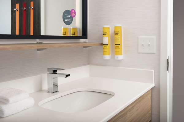  - Tru by Hilton Hotel Airport Charlotte