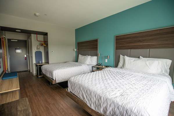  - Tru by Hilton Hotel Allen