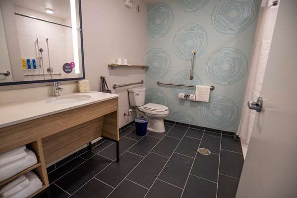  - Tru by Hilton Hotel Allen