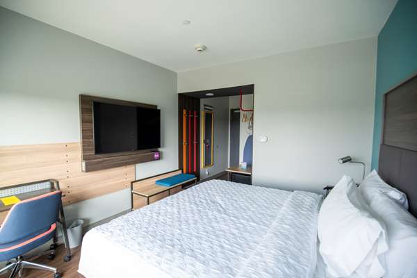  - Tru by Hilton Hotel Allen