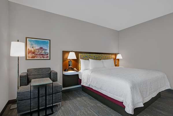  - Hampton Inn & Suites Farmers Branch - I-635, Exit 28