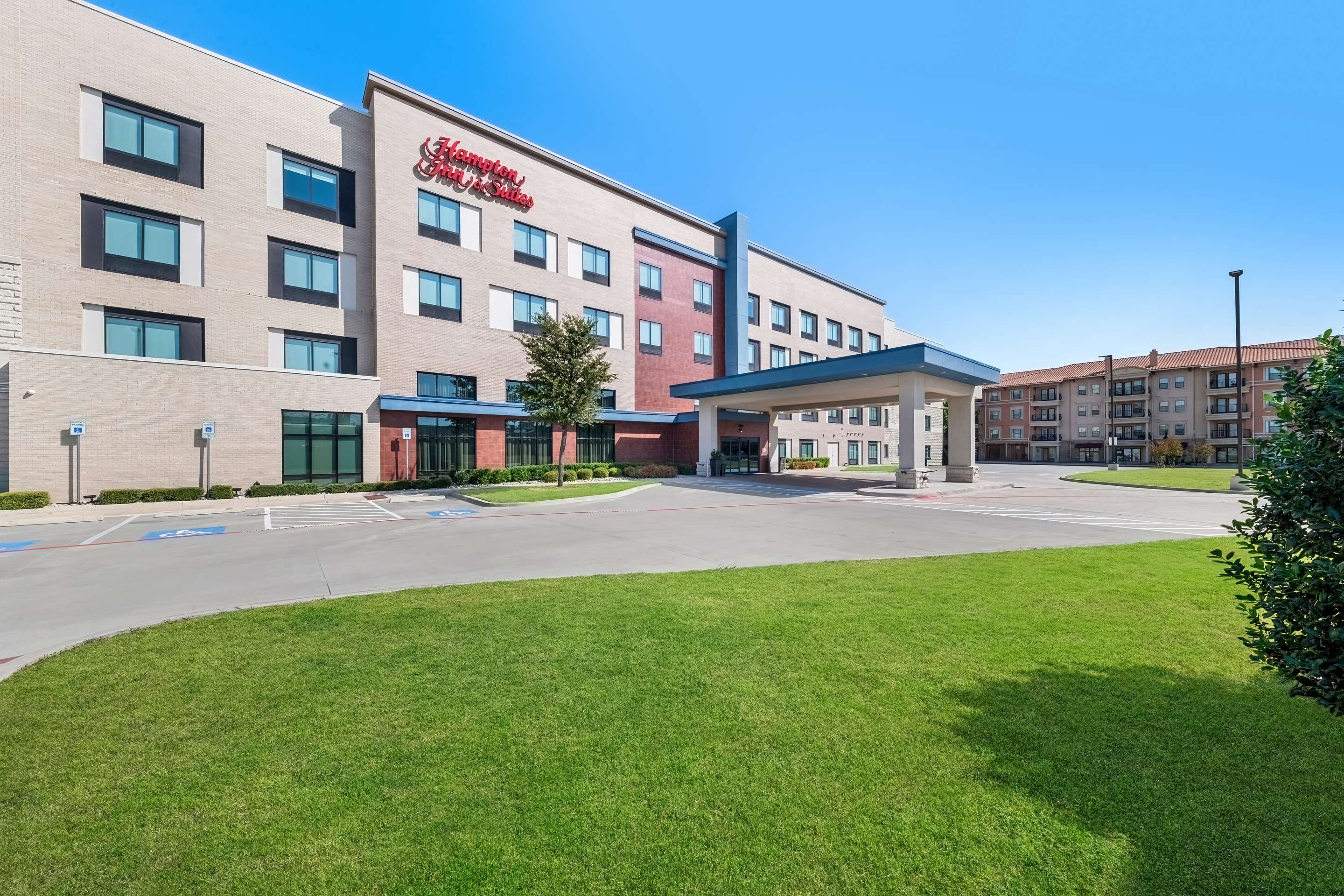 Exterior | Hampton Inn & Suites Farmers Branch Dallas, Tx
