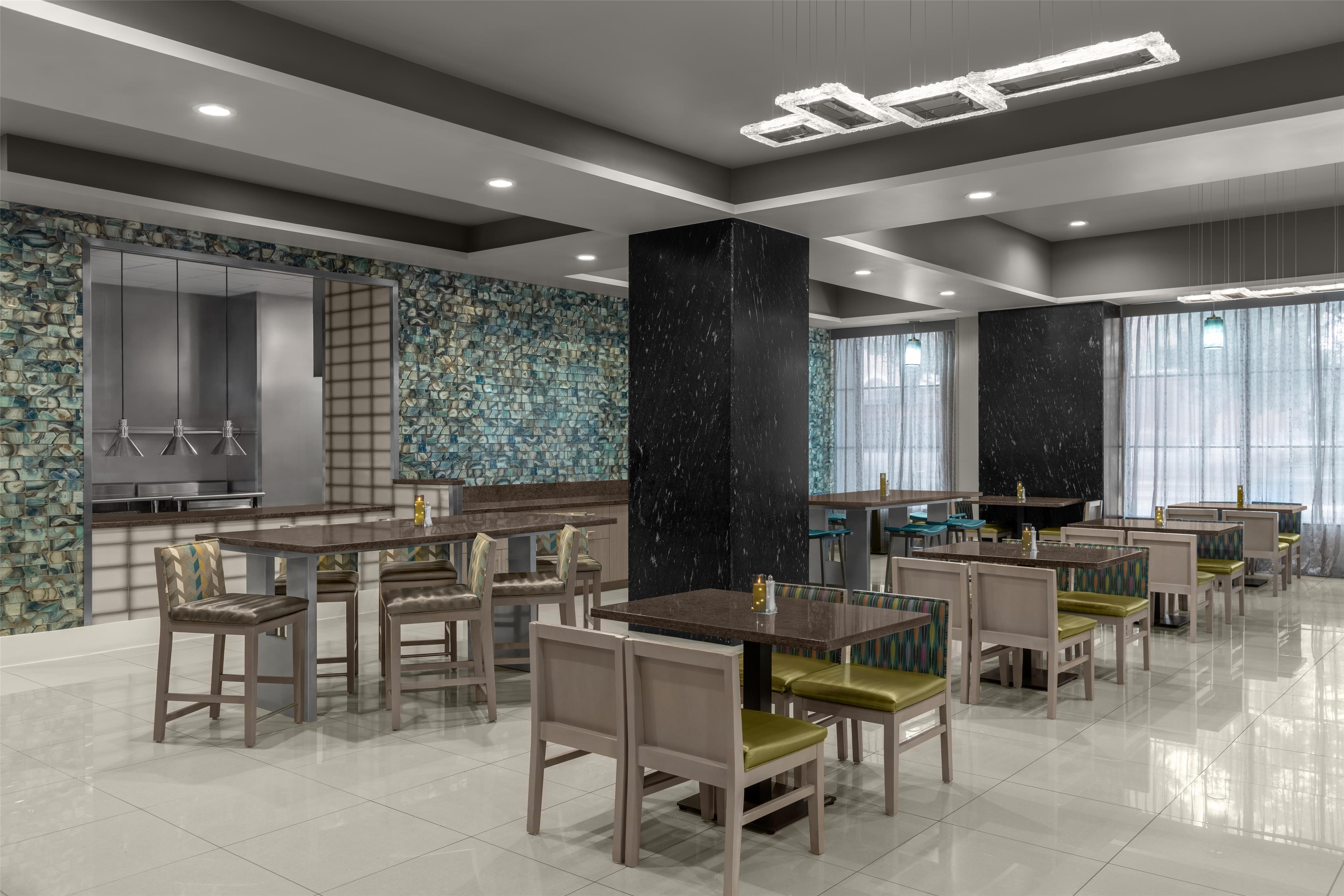 Restaurant | Hilton Garden Inn Wichita Downtown