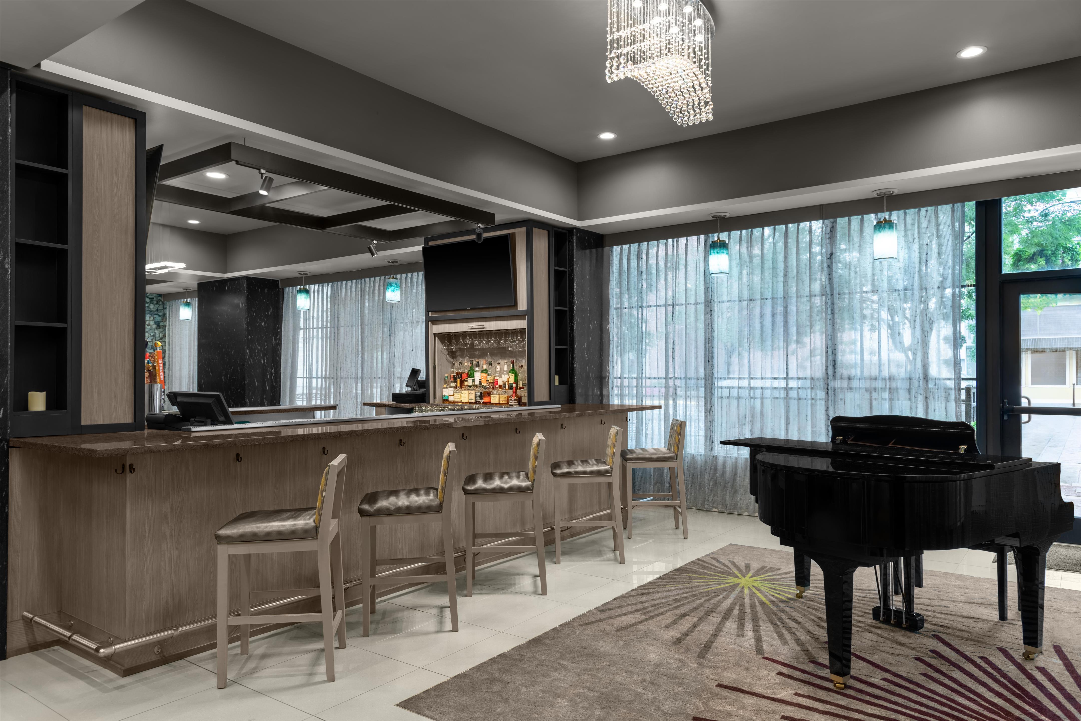 Restaurant | Hilton Garden Inn Wichita Downtown
