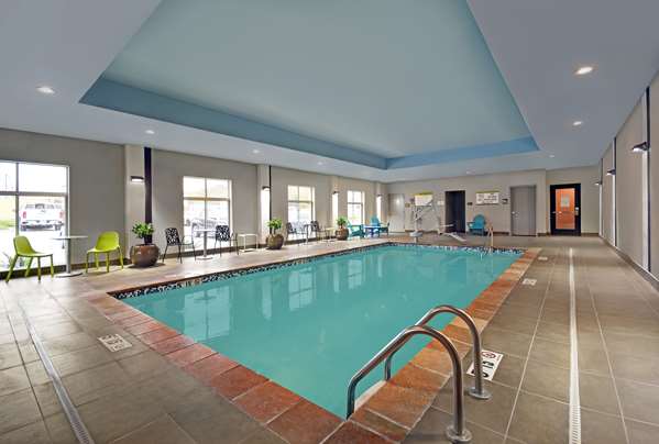 Pool - Home2 Suites by Hilton Liberty - I-35, Exit 17