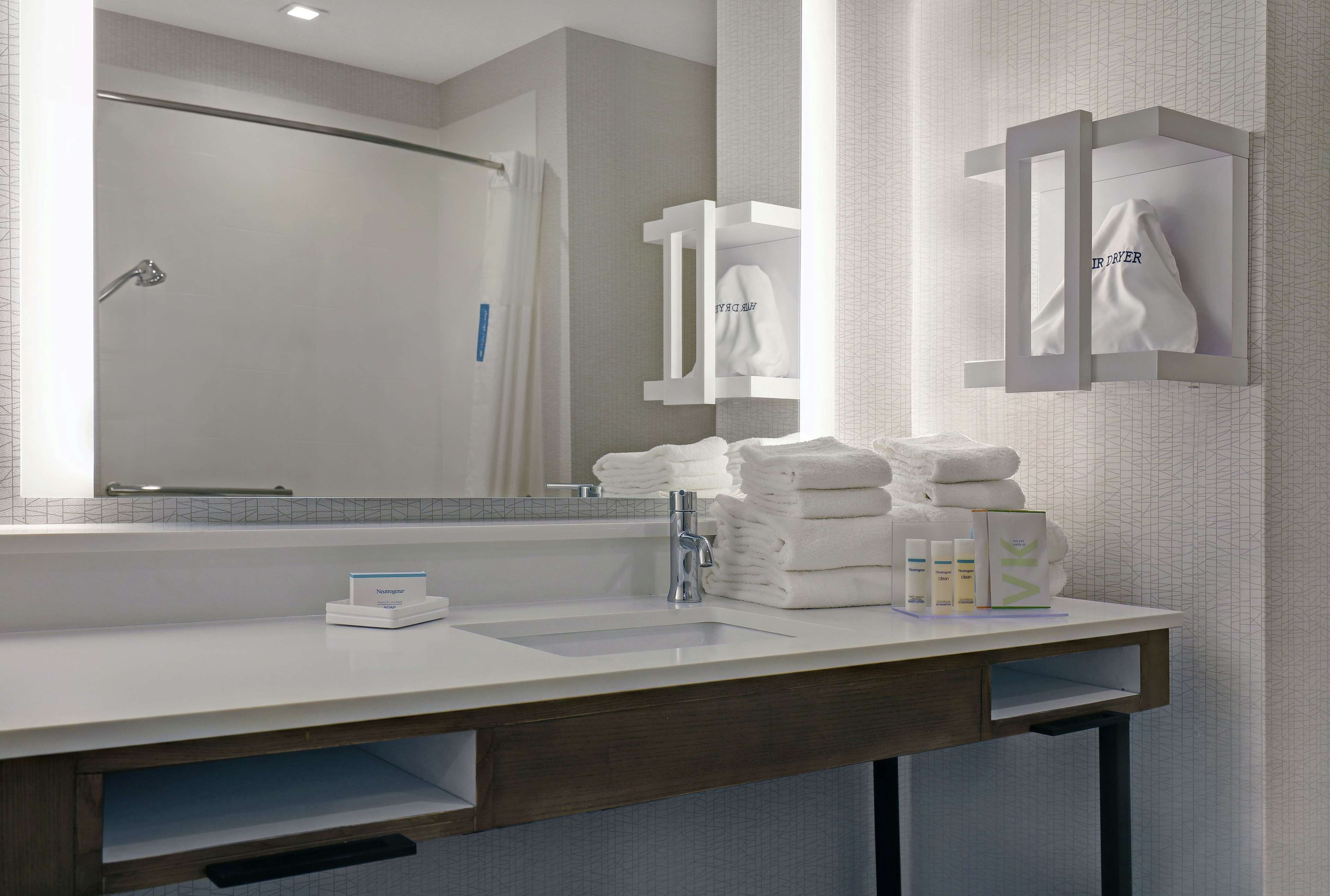 Hampton Inn by Hilton Patterson Room Type - 2 QNS ACCESSIBLE W TUB NS